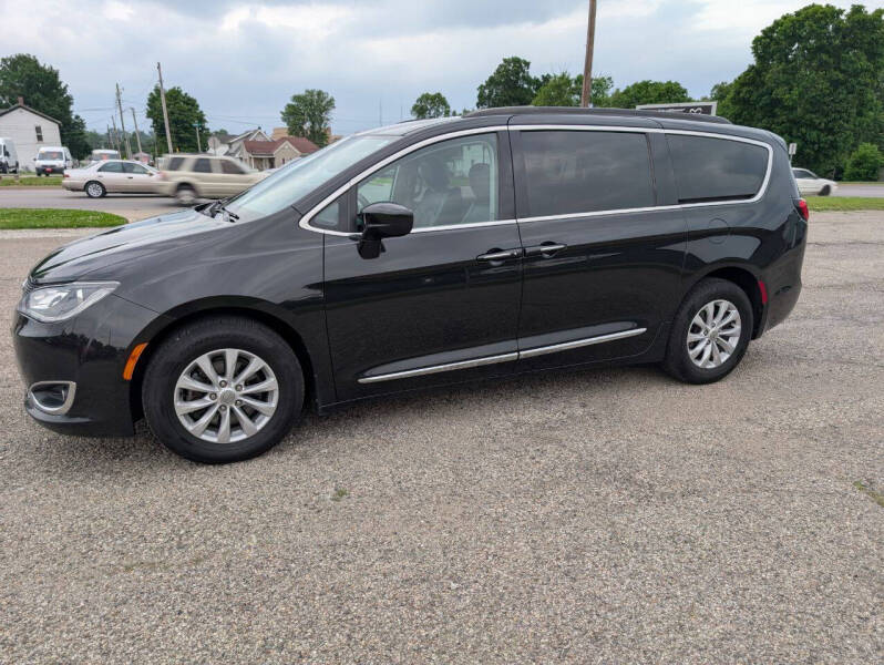 2017 Chrysler Pacifica Touring-L