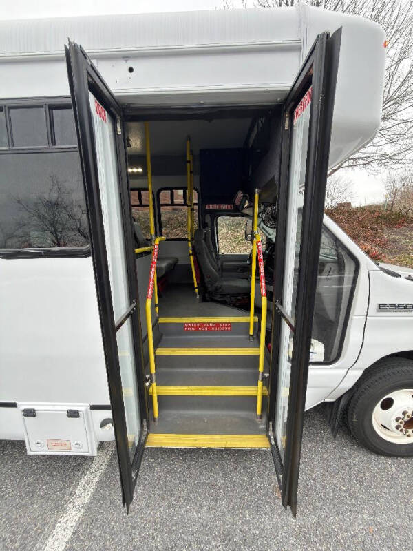 2018 Ford 12 pass- Shuttle Bus