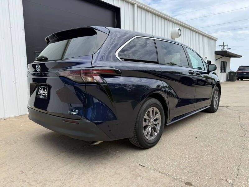 2023 Toyota Sienna LE 8-Passenger