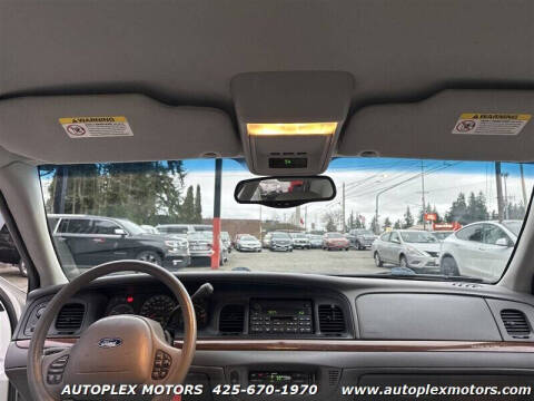 2004 Ford Crown Victoria LX