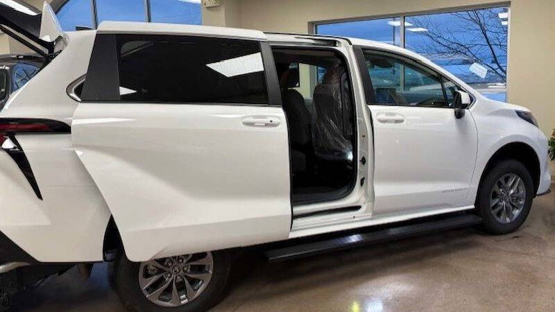 2025 Toyota Sienna LE 8-Passenger