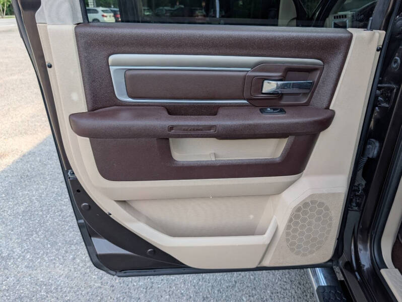 2016 RAM 1500 SLT