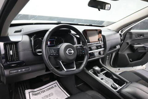 2025 Nissan Pathfinder SV