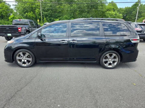 2014 Toyota Sienna SE 8-Passenger