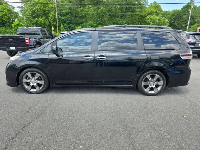 2014 Toyota Sienna SE 8-Passenger