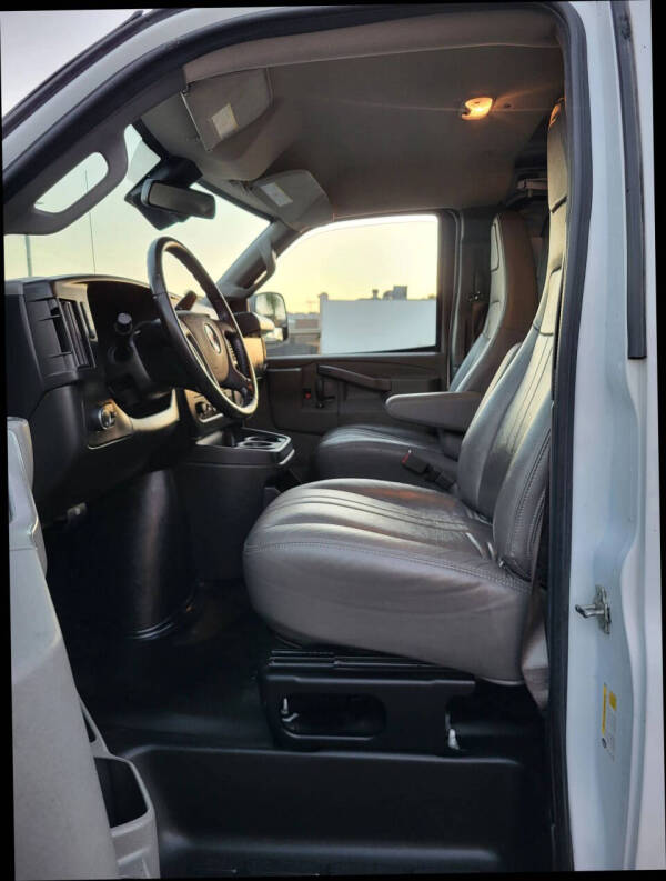 2023 GMC Savana 2500