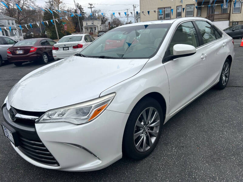 2016 Toyota Camry XLE's photo