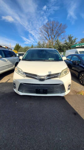 2018 Toyota Sienna XLE 7-Passenger Auto Access Seat