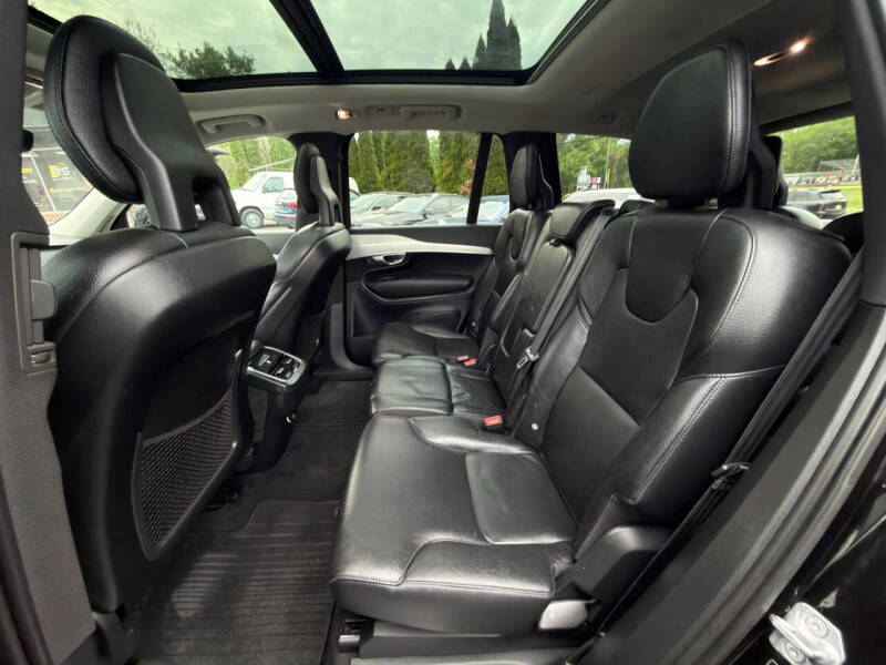 2017 Volvo XC90 T6 Momentum