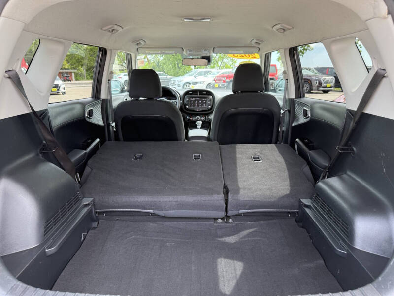 2023 Kia Soul LX - Photo 26