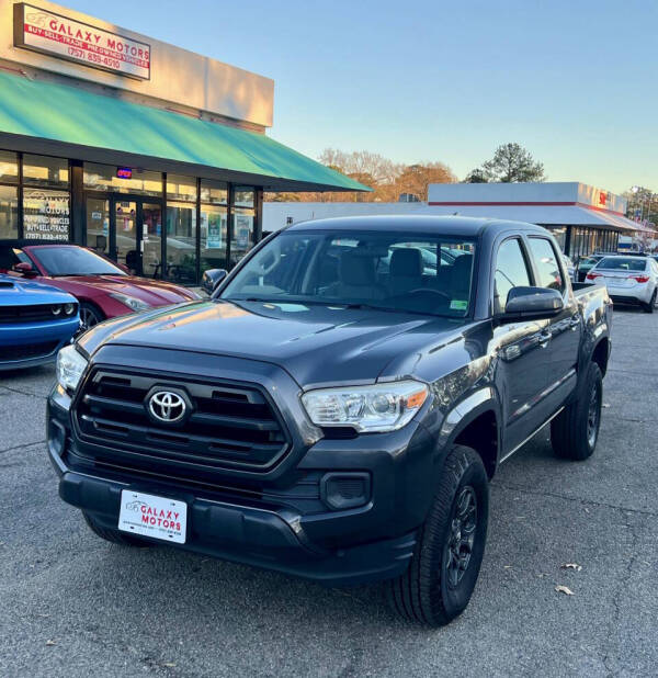 2016 Toyota Tacoma SR's photo