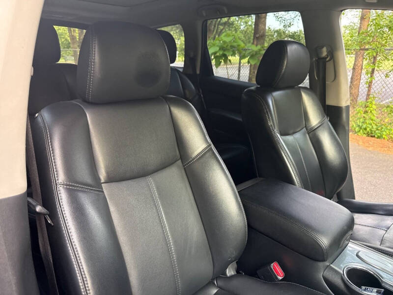 2017 Nissan Pathfinder SL