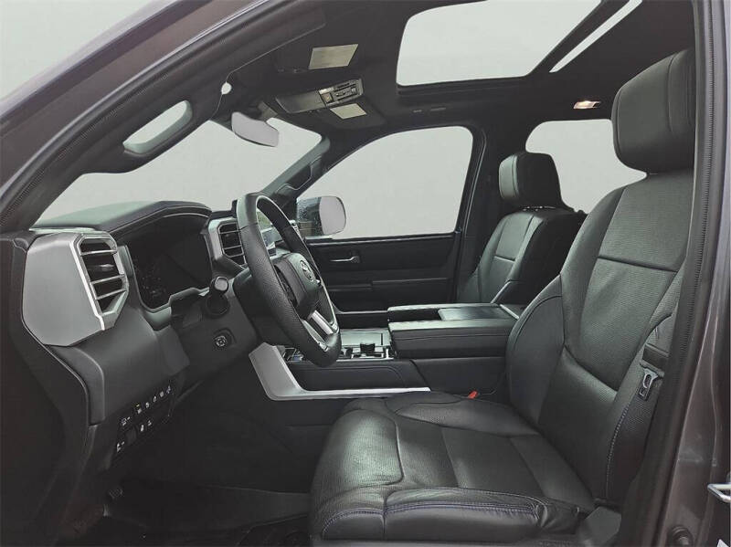 2023 Toyota Sequoia SR5