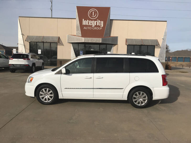 2016 Chrysler Town and Country for sale at Integrity Auto Group in Wichita KS