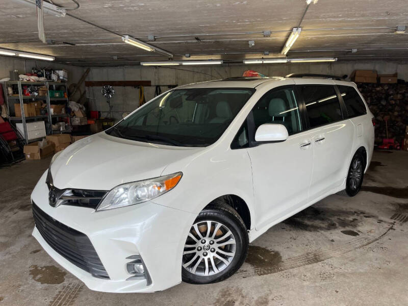 2020 Toyota Sienna XLE 8-Passenger