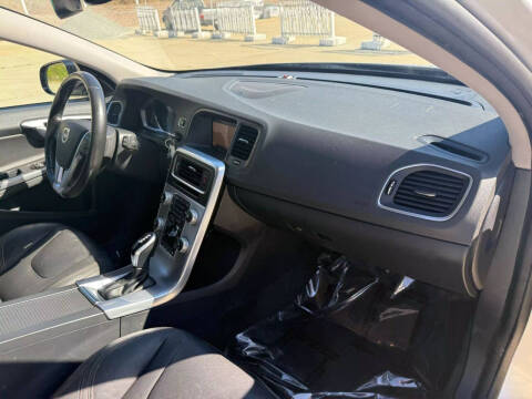 2018 Volvo V60 Cross Country T5 Platinum