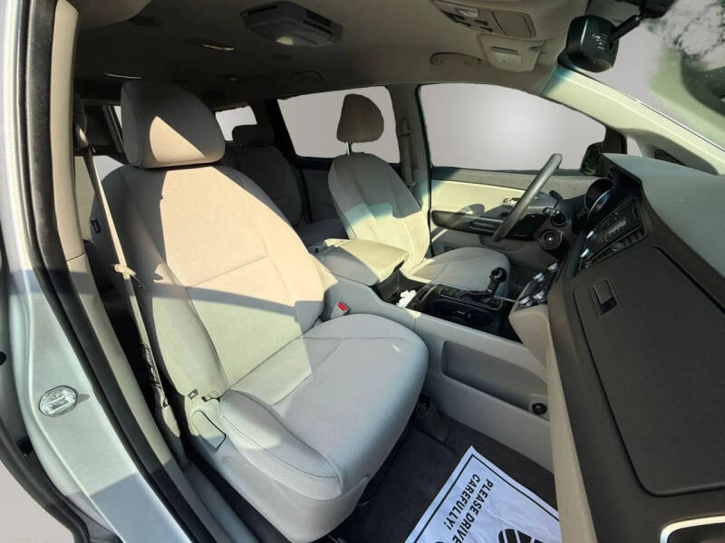 2015 Kia Sedona LX