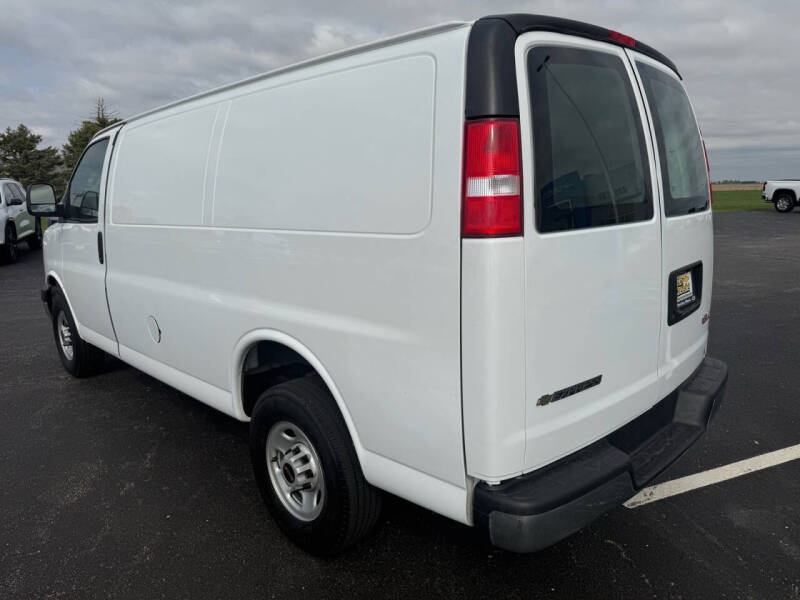 2022 GMC Savana 2500