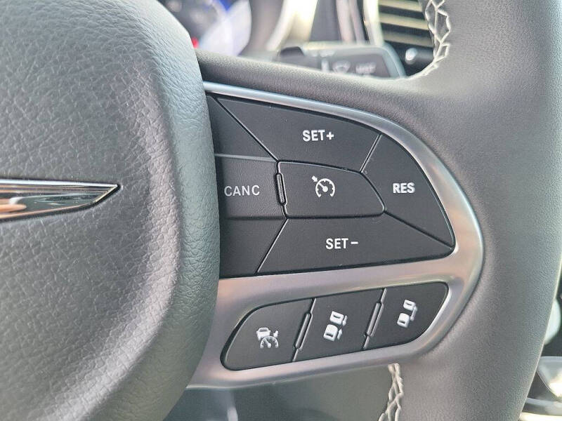 2025 Chrysler Voyager LX