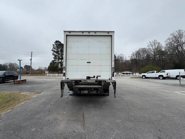 2017 Freightliner M2 106