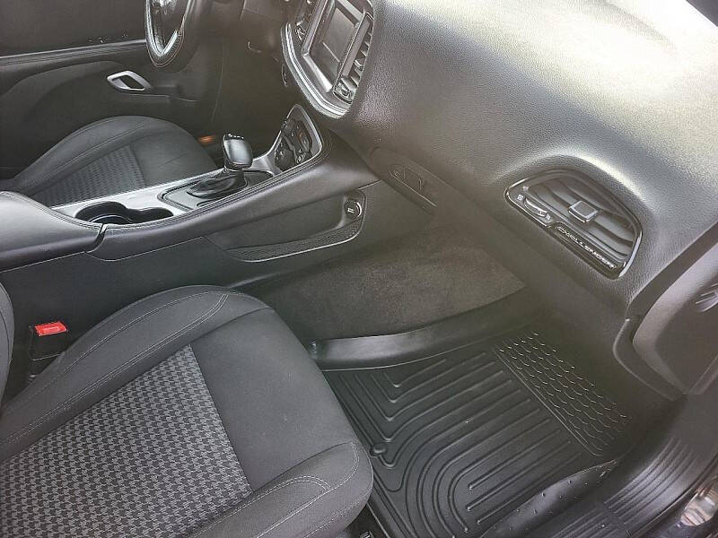 2015 Dodge Challenger SXT