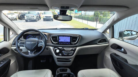 2017 Chrysler Pacifica Touring-L