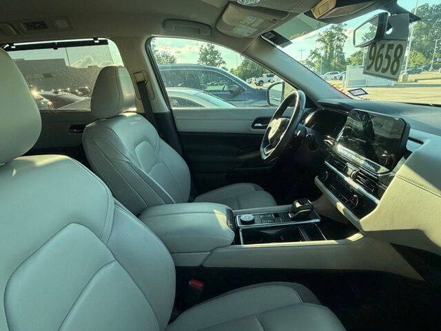 2023 Nissan Pathfinder SL