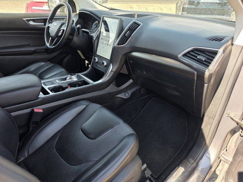 2022 Ford Edge Titanium