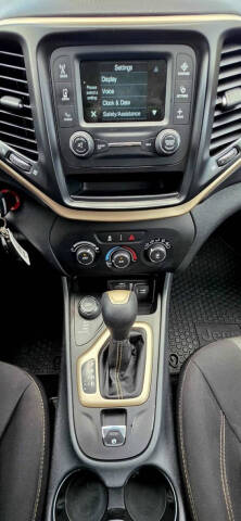 2015 Jeep Cherokee Sport