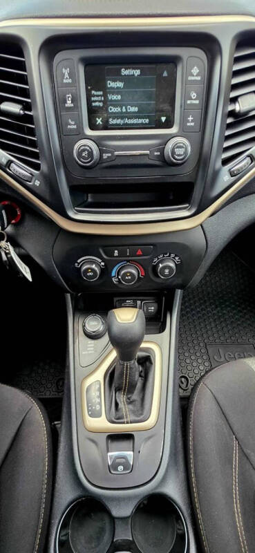 2015 Jeep Cherokee Sport