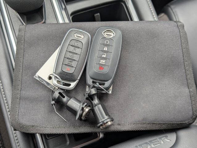 2024 Nissan Pathfinder SL