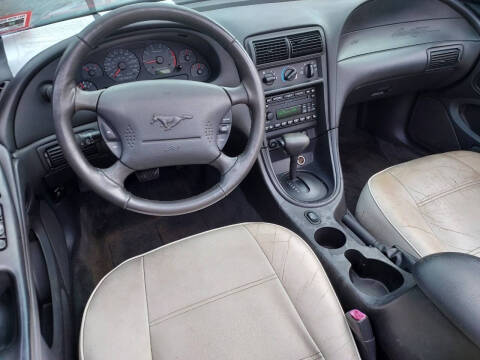 2004 Ford Mustang Deluxe