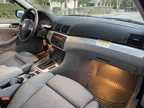 2004 BMW 3 Series 325xi