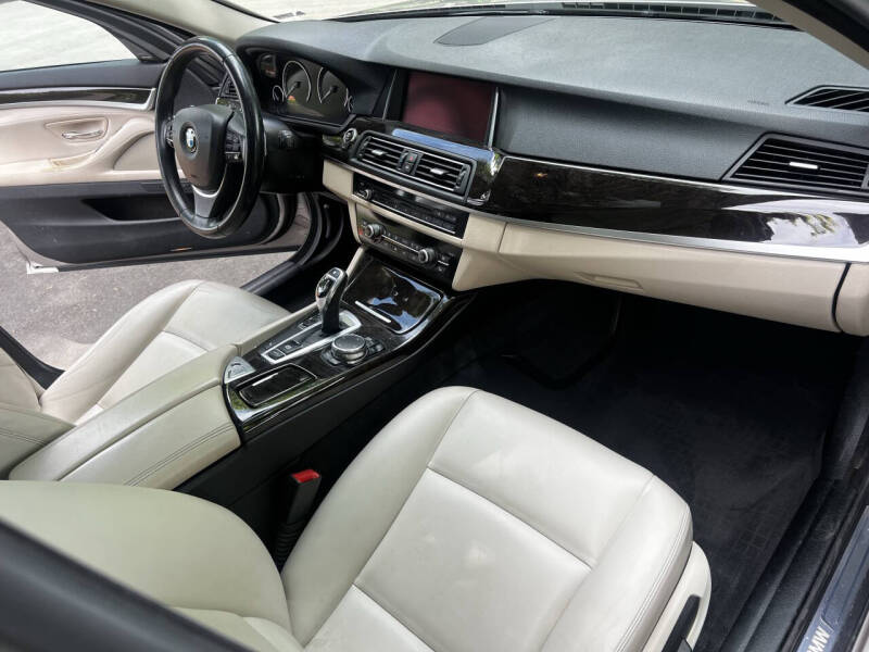 2016 BMW 5 Series 528i