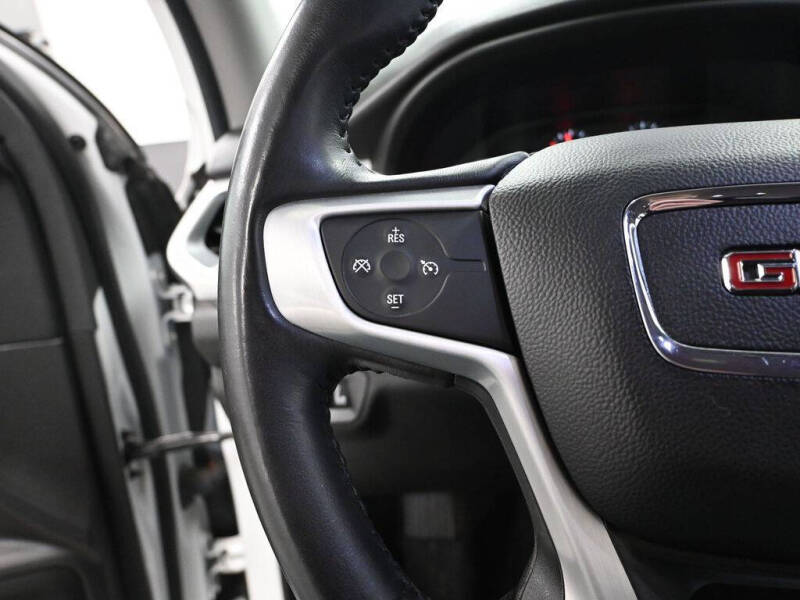 2017 GMC Acadia SLE-2