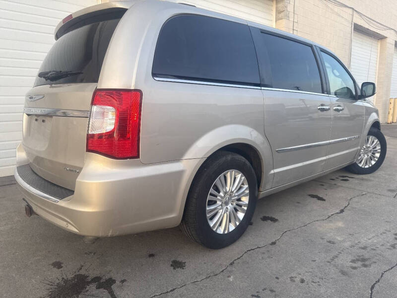2014 Chrysler Town and Country Limited