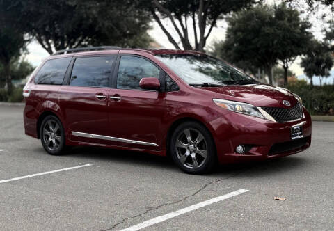 2017 Toyota Sienna SE Premium 8-Passenger