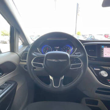 2022 Chrysler Voyager LX
