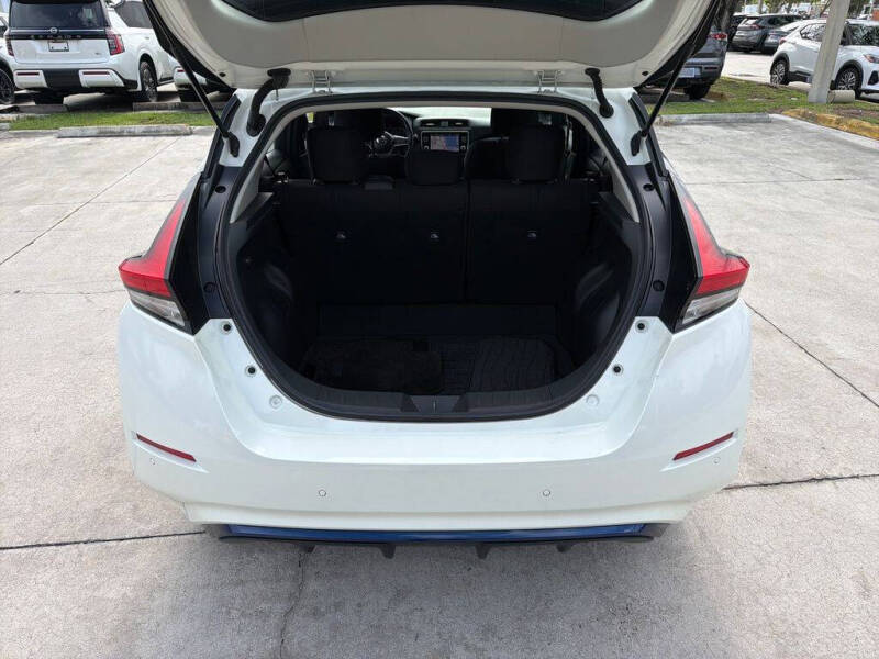2022 Nissan LEAF SV