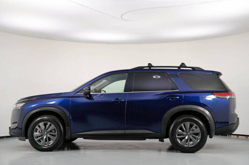 2022 Nissan Pathfinder SV