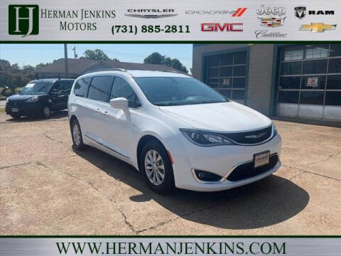 2017 Chrysler Pacifica for sale at CAR MART in Union City TN