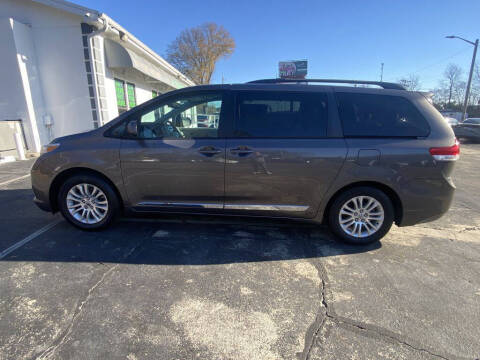 2013 Toyota Sienna XLE 8-Passenger