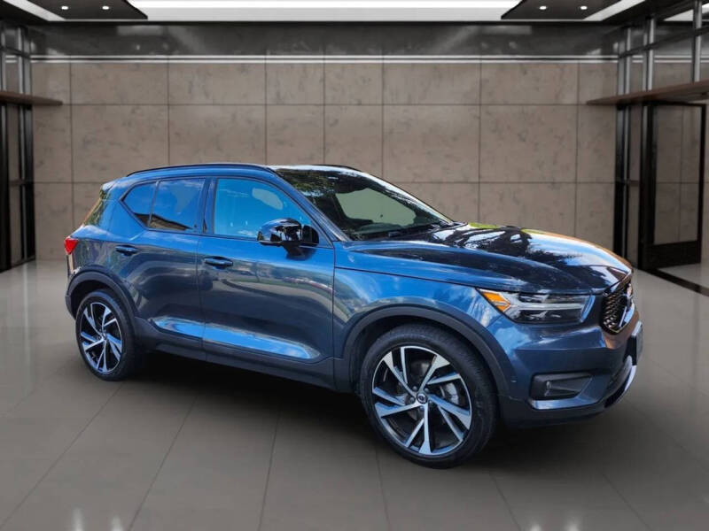 2022 Volvo XC40 T5 R-Design