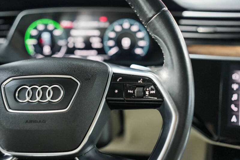 2019 Audi e-tron quattro Premium Plus