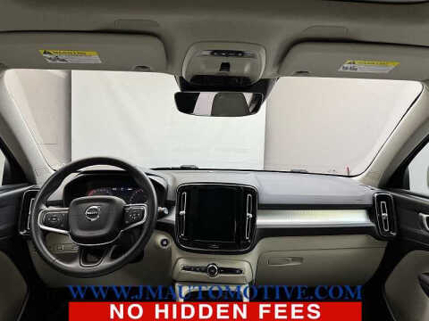 2022 Volvo XC40 T5 Momentum