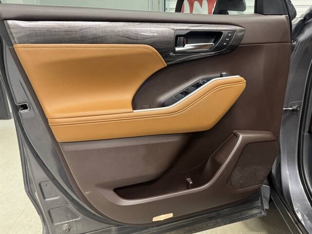 2021 Toyota Highlander Hybrid Platinum