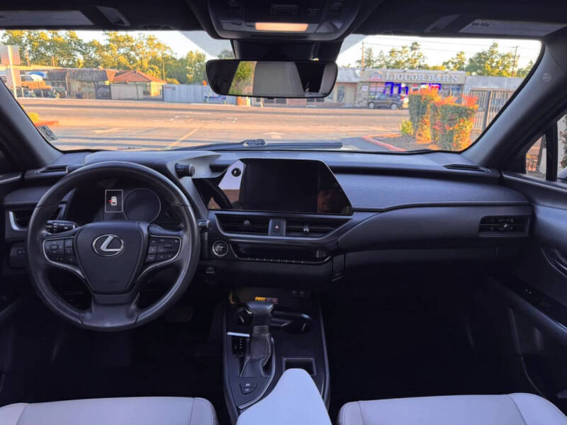 2023 Lexus UX 250h
