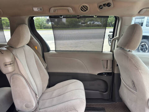 2011 Toyota Sienna LE 8-Passenger