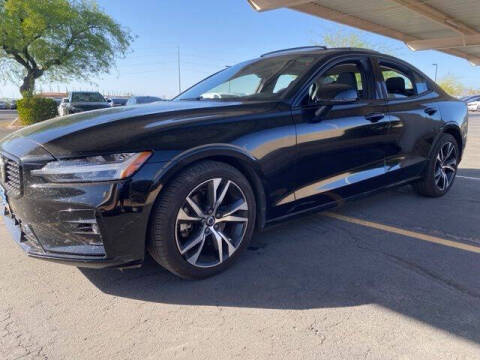 2024 Volvo S60 B5 Core Dark Theme
