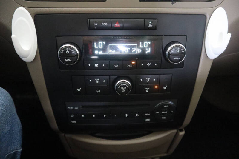 2012 Volkswagen Routan SEL